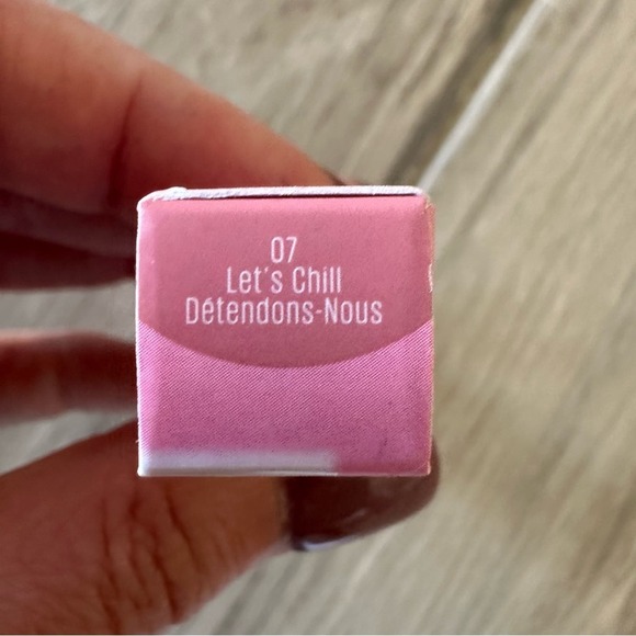 Kaja Heart Melter Lets chill moisture melt lip gloss stick - Picture 4 of 7